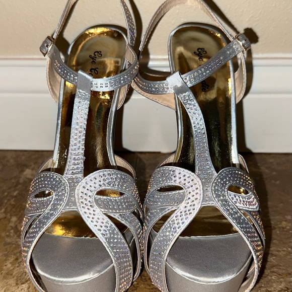 Eye Candie silver high heels size 8.5 - Picture 4 of 6